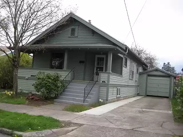 This house is similar to the house that the Armstrongs lived in on State St. in Salem, next door.  GTA started talking here
